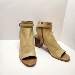 Vince Beige Leather Peep Toe Sandal Booties Block Heel Size 9.5